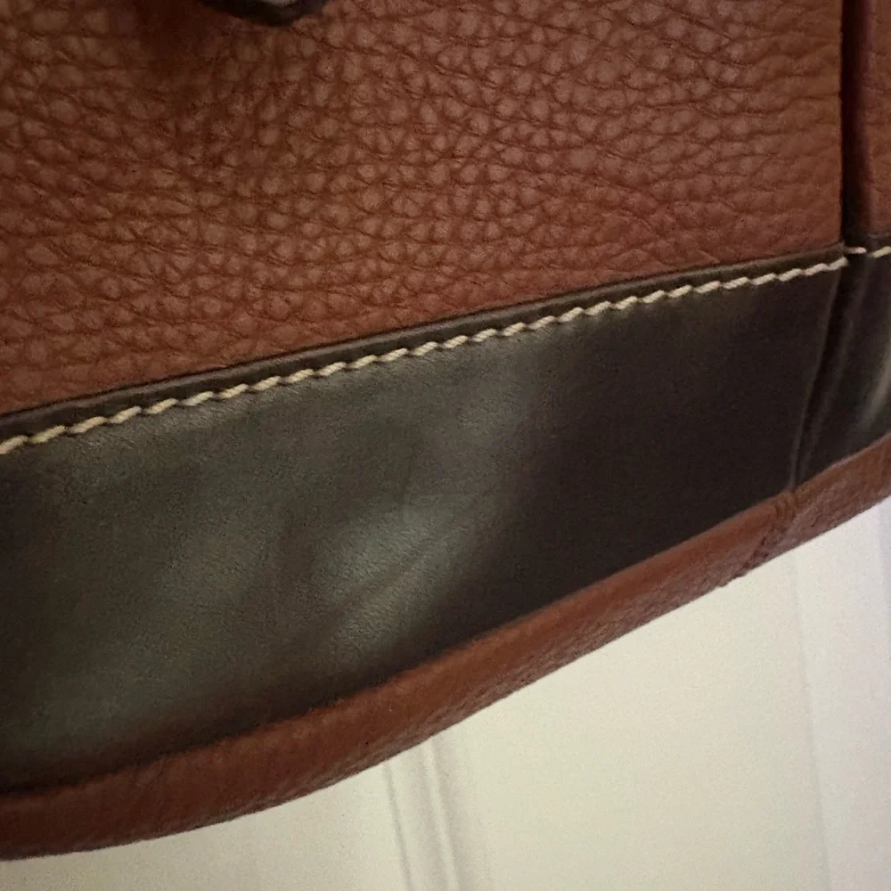 EUC Dooney & Bourke Brown Safari Pebbled Grain Leather Medium Shoulder
Bag - Picture 4 of 13